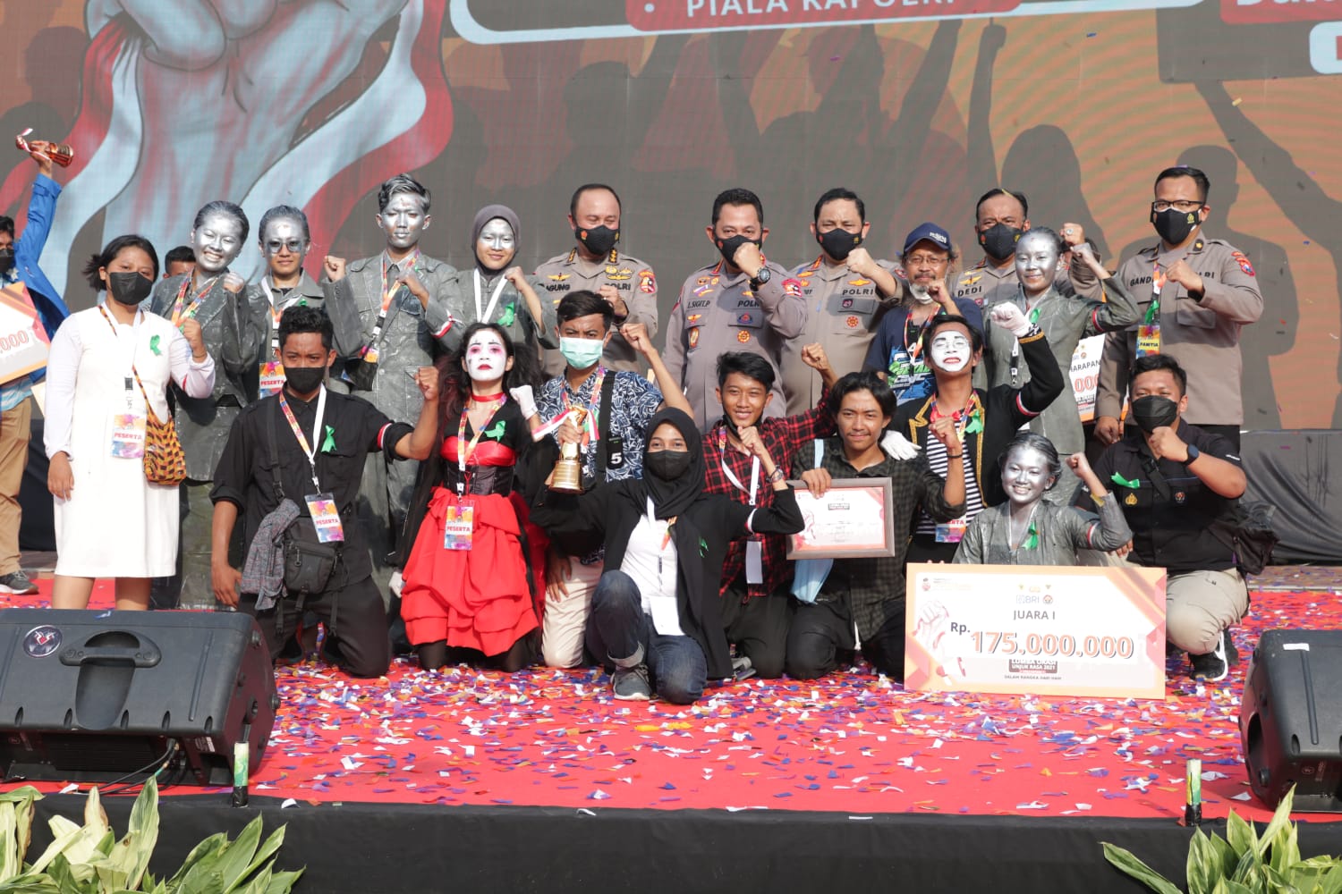 Juri lomba burung kicau Piala Kapolri di Parkir Timur Senayan