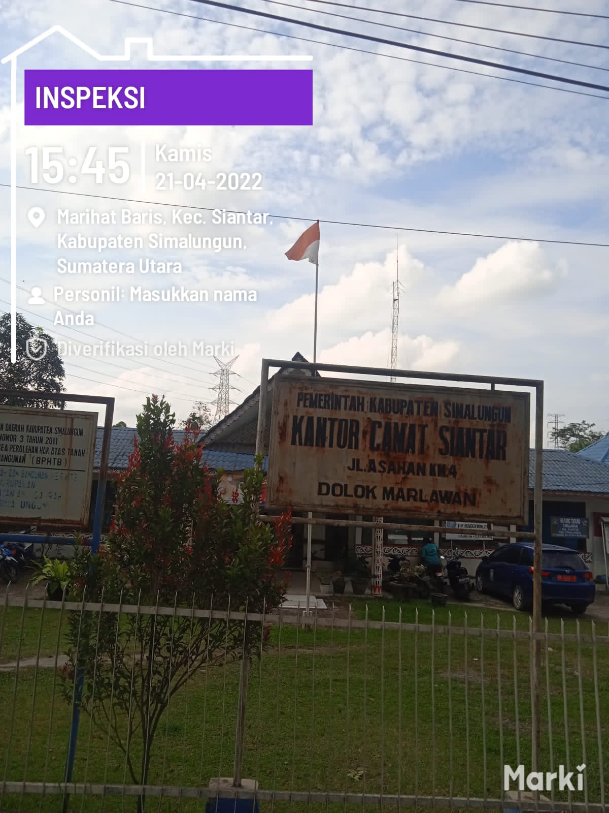Kantor Camat Siantar Kabupaten Simalungun kibarkan bendera Sang Saka Merah Putih Dalam Keadaan  Robek dan Kusam