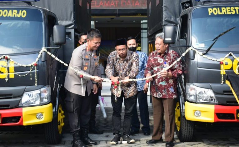 Siap Amankan Pilkades, Polresta Sidoarjo Terima Dua Truk Operasional dari Pemkab Sidoarjo