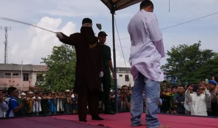 Dua warga Blang Kubu DiEksekusi Hukuman Cambuk
