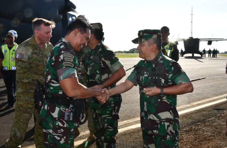 Pangdam I/BB Sambut Panglima TNI untuk Meninjau Latihan Serbuan Pendaratan Amfibi di Dabo Singkep