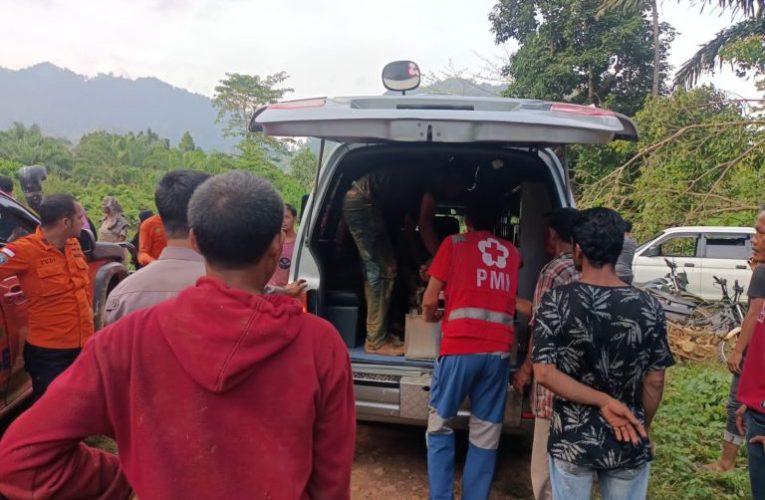 Tim Gabungan Brimob,Berhasil Evakuasi Korban Tertimbun Bongkahan Batu Lonsor