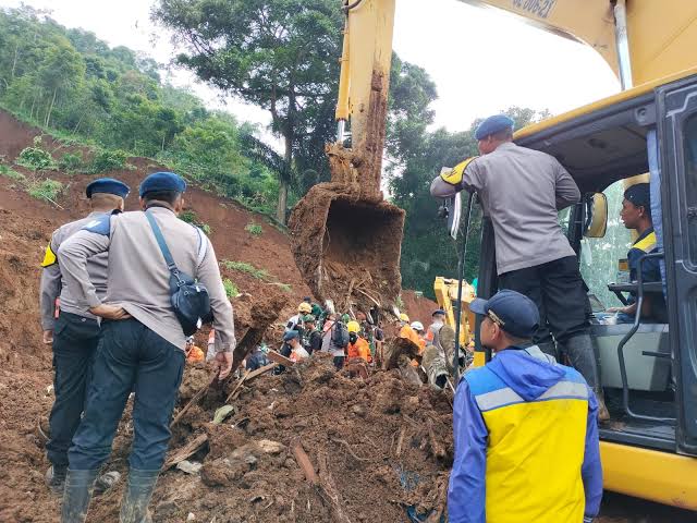 Polda Jabar Menyampaikan Update Terbaru Terkait Bencana Gempa Bumi Di Kabupaten Cianjur