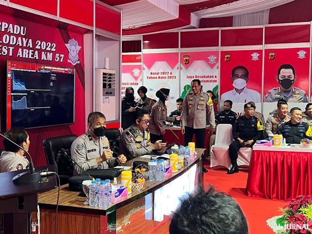 SOPS Polri Bersama Tim Melaksanakan Supervisi Terkait Pelaksanaan Operasi Lilin Tahun 2022 Di KM 57 Cikampek Jawa Barat