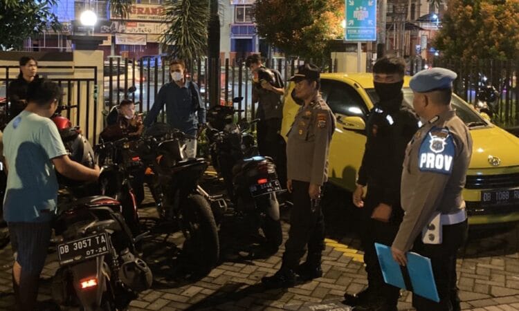 Melalui KRYD, Personil Polresta Manado Bersama Personil Polsek Jajaran Upayakan Kamseltibcarlantas  